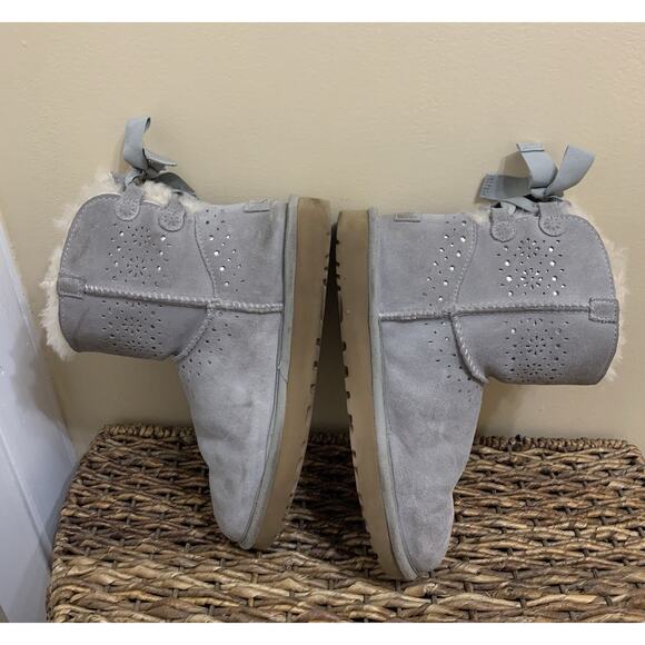 Ugg Women's Gray Bootie Lace Up W/Bow & Shiny Silver Snowflakes sz 8 - Picture 1 of 12